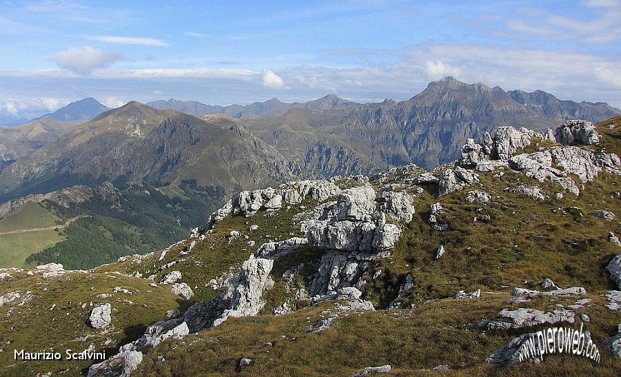 16 Oltre il crinale. Pizzo dei Tre Signori.JPG